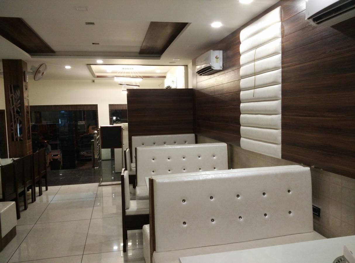 Hisār Hotel Karandeep מראה חיצוני תמונה